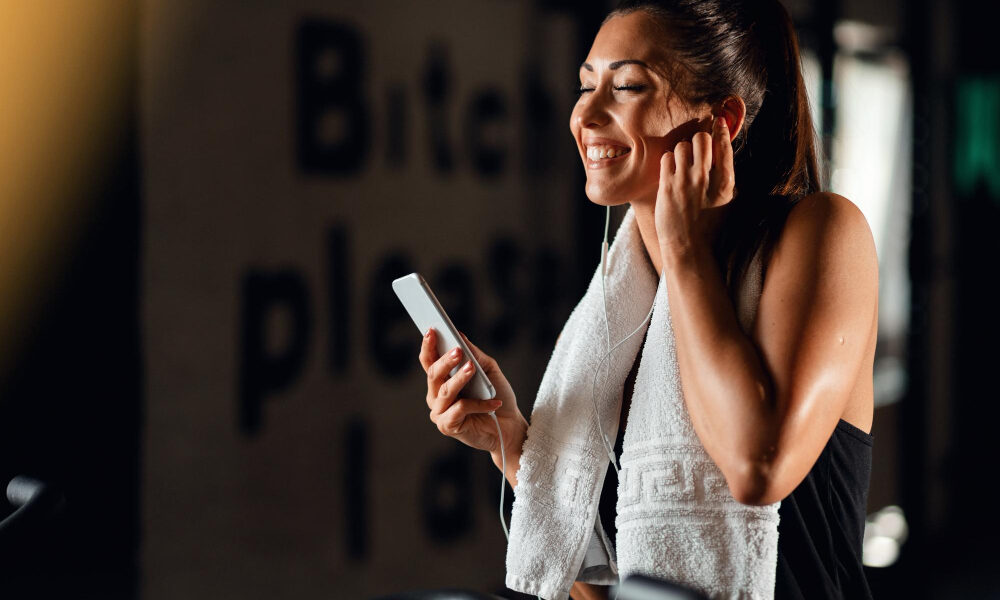 Como ouvir música na academia pode melhorar o desempenho? 1 Melhor Celular para Treinar na Academia